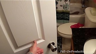 Madisin Lee in Bathing Mummy Needs Cock. Mummy blows son-in-law in the bathroom