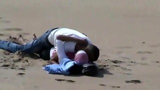 arab hijab lady with her boyfriend caught having fucky-fucky on the beach